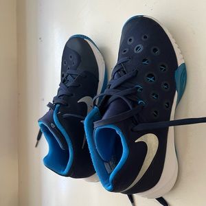 Boys basketball shoes